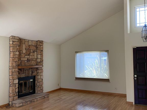 2nd image of 305 Lake Meadow Ct