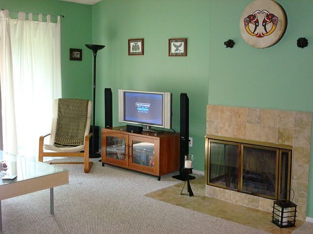 Family Room w/Fireplace