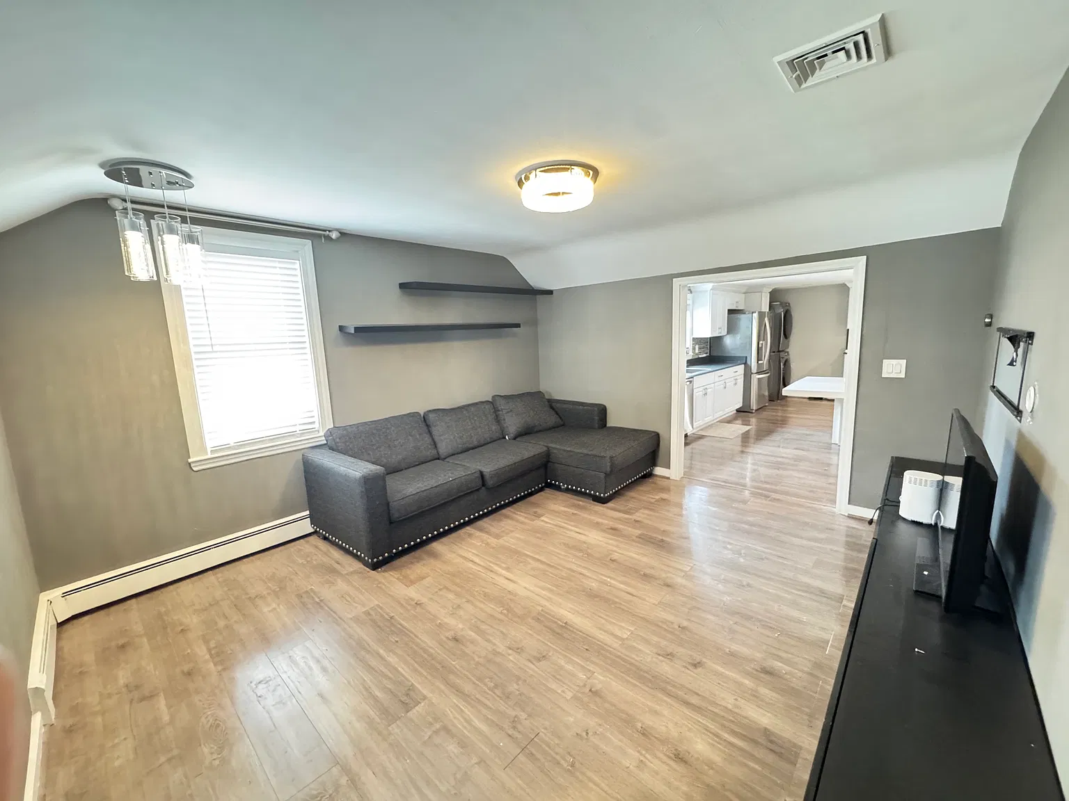 3 bed, 1154 sqft, $3,600 — Photo 4