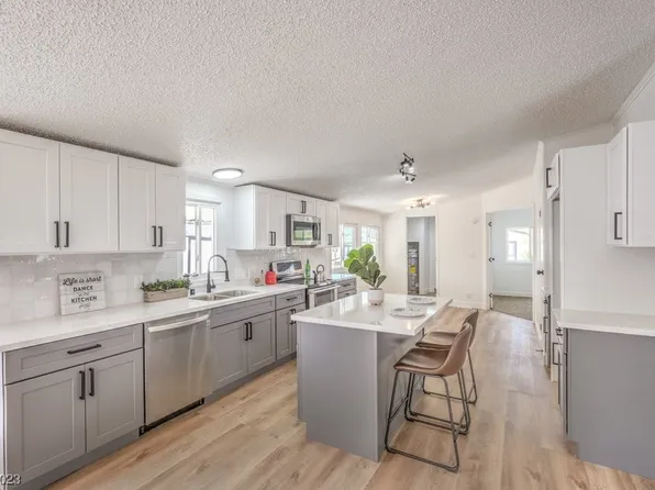 271 Navajo Dr, Henderson, NV 89015