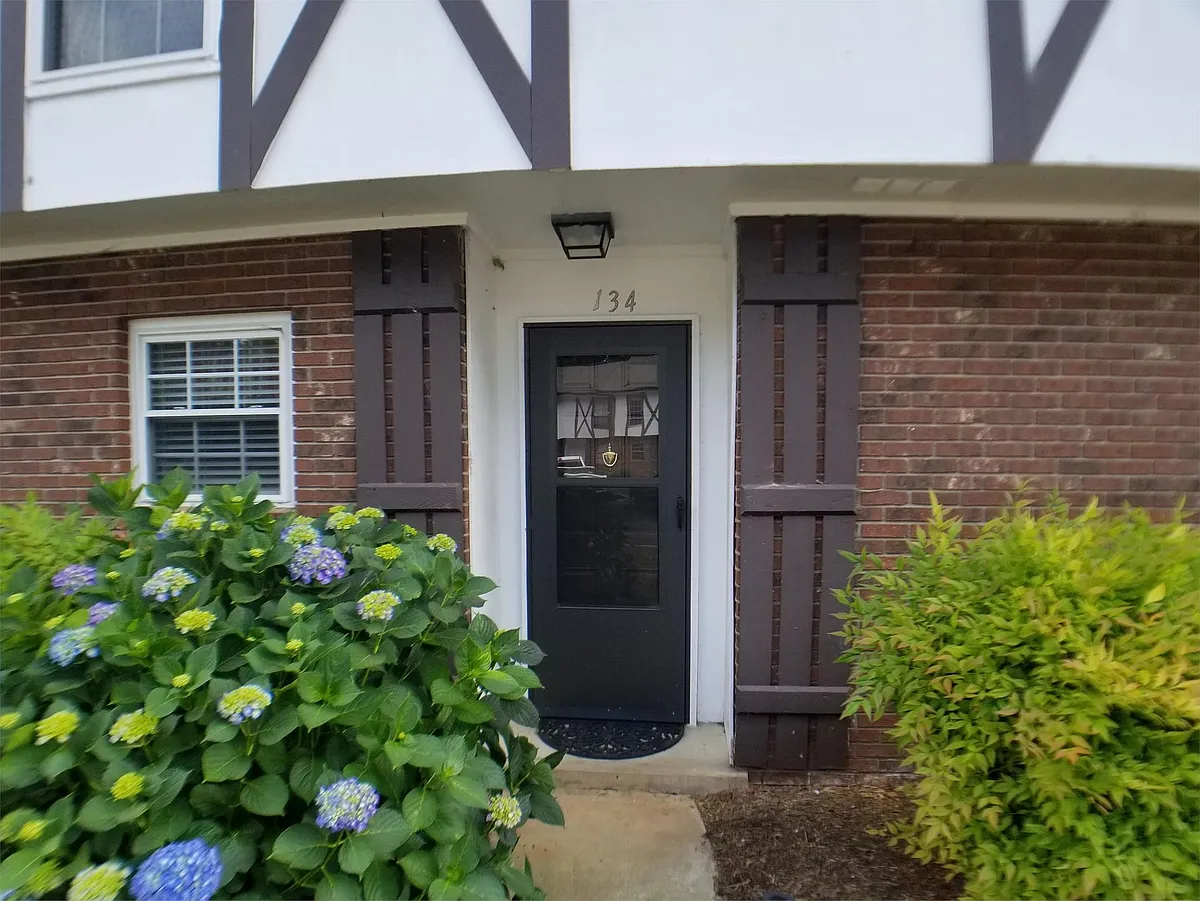Building Photo - 1108 Tiger Blvd #134