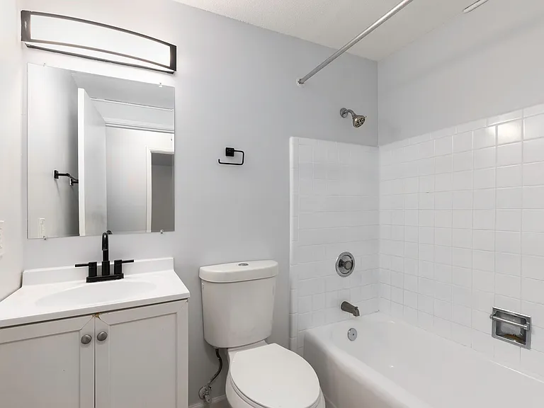 The Willis Apartments — Photo 9