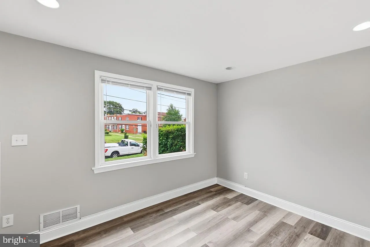 Iverson Village Condo — Photo 3