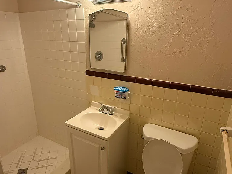 3208 NE 8th Ct #1 — Photo 8