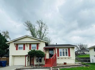 719 Shamrock Rd, Papillion, NE 68046