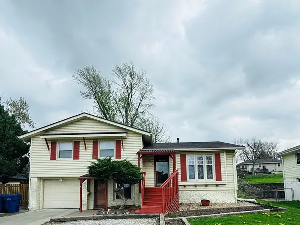 719 Shamrock Rd, Papillion, NE 68046