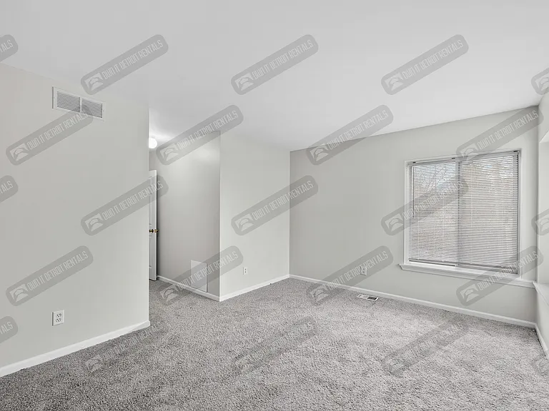 2245 S Commerce Rd — Photo 12