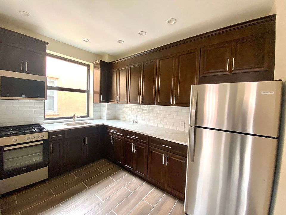 1st image of 25-28 33rd St #2RR