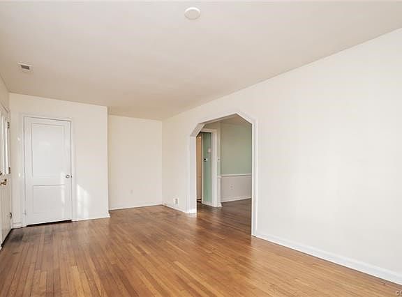 5th image of 1922 Wilmington Ave