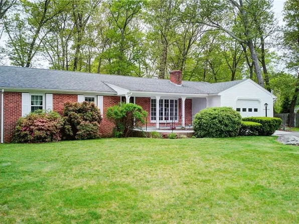 146 Carriage Hill Rd, North Kingstown, RI 02852