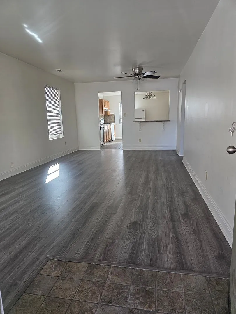 Little home with laundry room — Photo 4