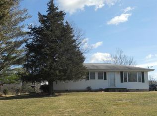 18454 N 100th St, Beecher City, IL 62414