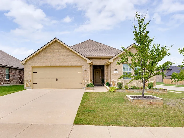 600 Auburn Forest Dr — Photo 1