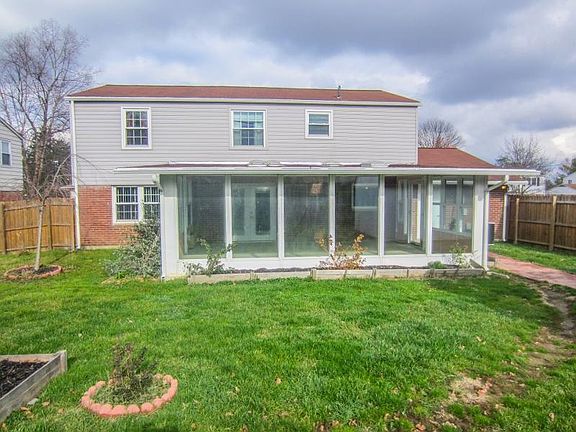 3rd image of 6865 Laird Ave