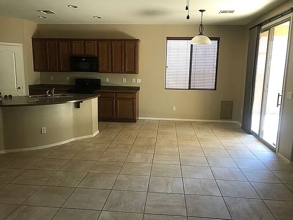 Kitchen / dining area 