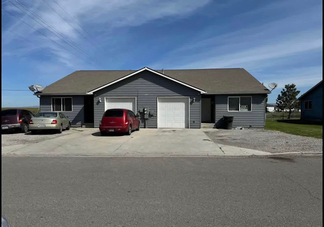 3 bed, 1300 sqft, $1,800 — Photo 1