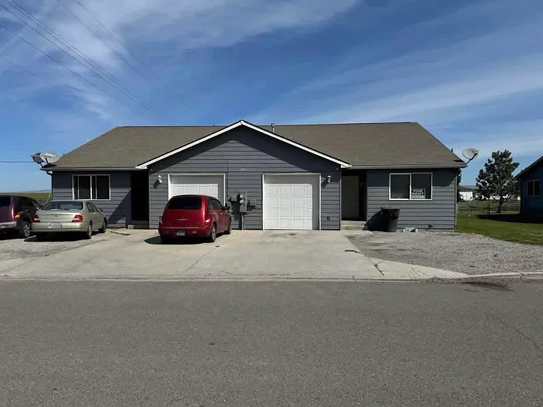 101 Deangela Dr #B — Photo 1