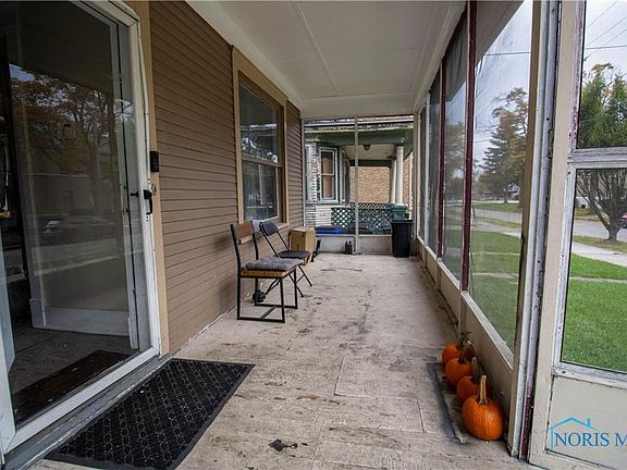 4th image of 530 Acklin Ave