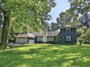 25 Pickwick Dr, Rochester, NY 14618