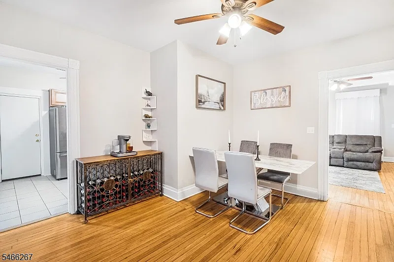 2 bed, 1.0 bath, $3,400 — Photo 3