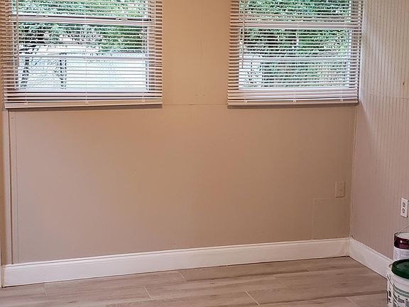 5th image of 1105 Delphinium Dr