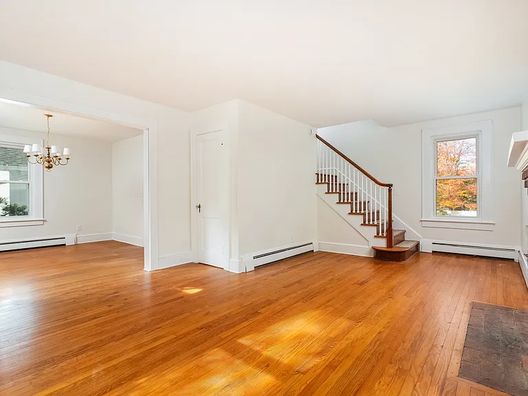 31 Hillandale Rd — Photo 9