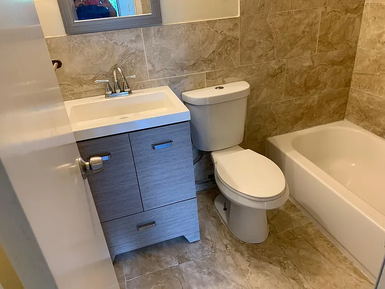 7542 Woodlawn Ave — Photo 5