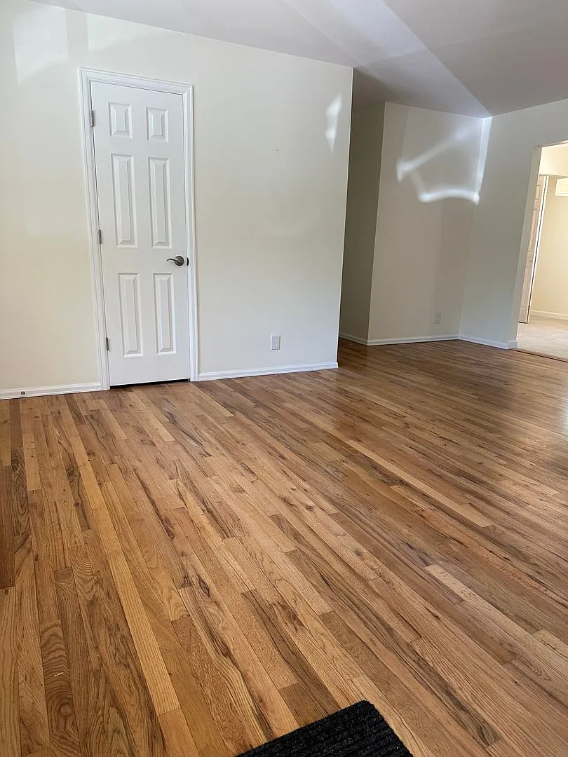 Spacious 3 Bedroom House with Garage and Large Yard! — Photo 3