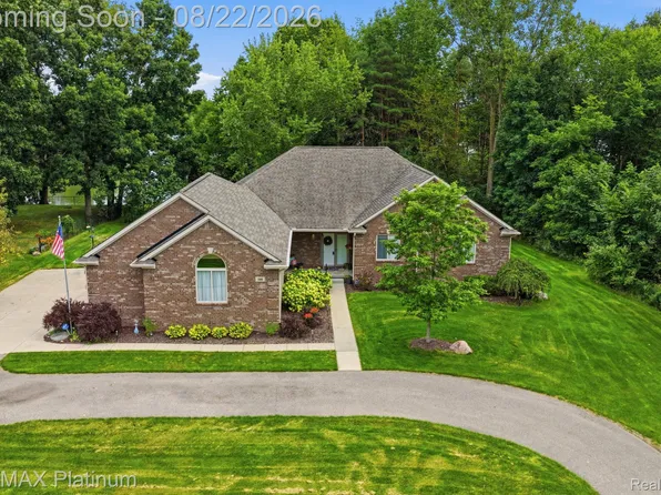 100 Fordney Pl, Howell, MI 48855