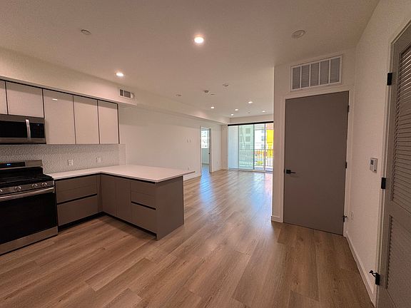 5th image of 955 Fedora St #612