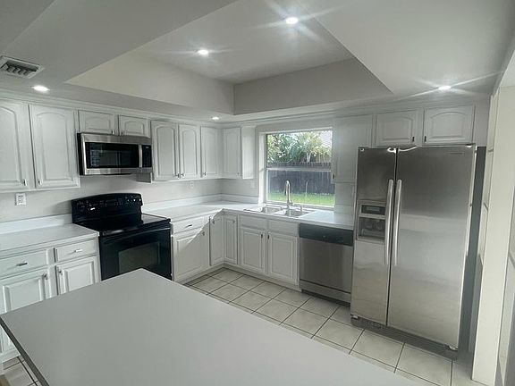 4th image of 3320 NE 17th Way
