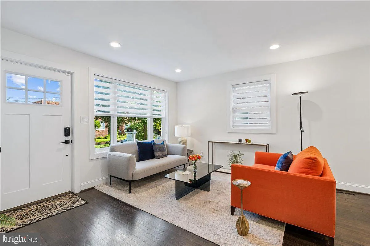 4 bed, 2.5 bath, 1794 sqft, $3,600 — Photo 3
