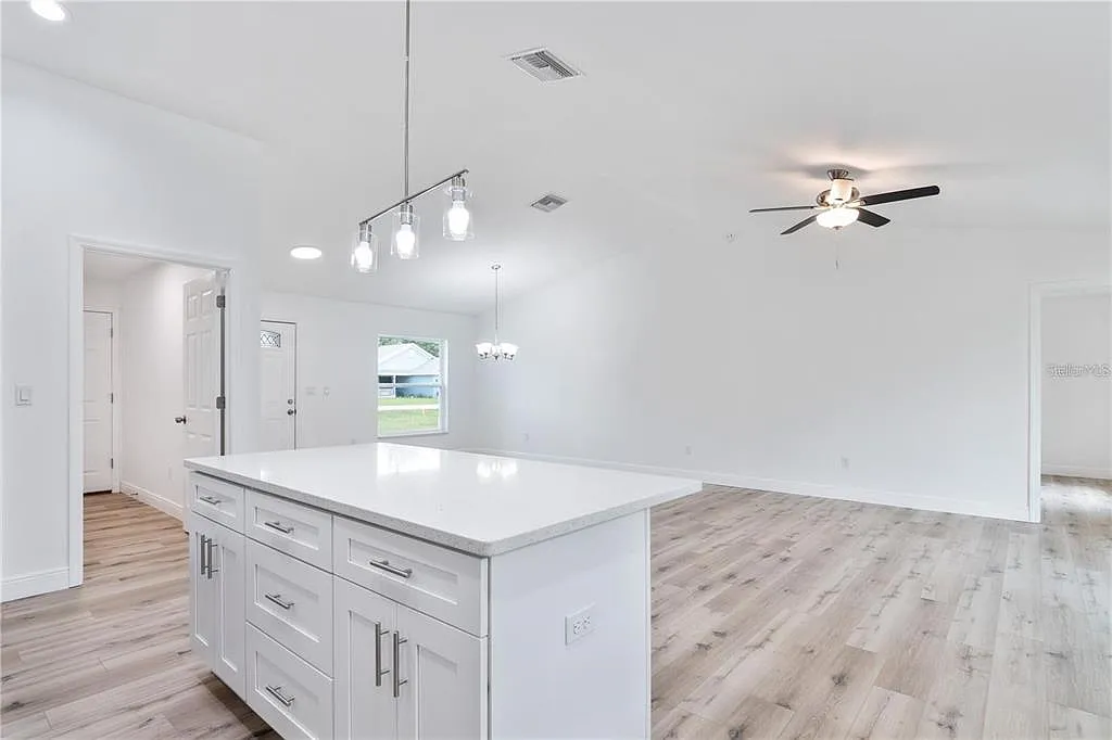 3 bed, 2.0 bath, 1522 sqft, $2,000 — Photo 3