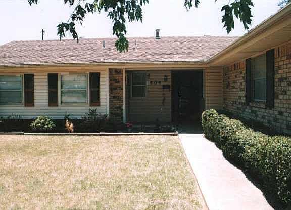 2nd image of 404 E Owen Ave