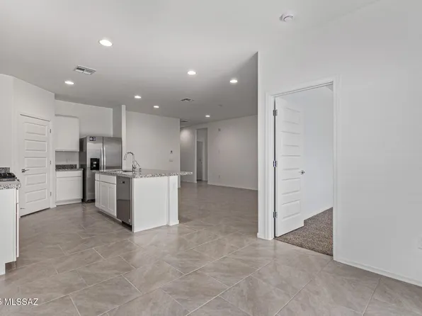 14027 E Canidae Dr E, Vail, AZ 85641