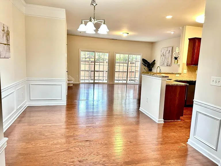 1143 Kingston Grove Dr — Photo 4