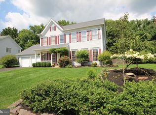 35 Chicory Ln, Pennington, NJ 08534