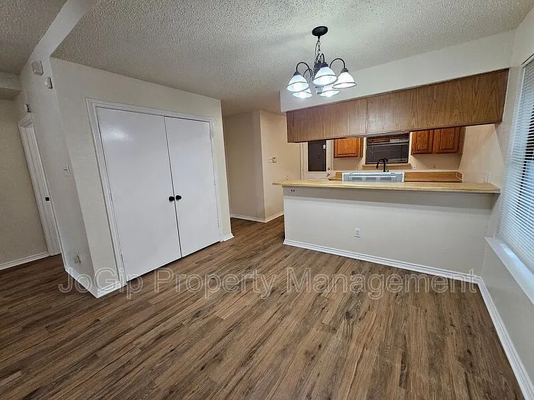 311 Bryant Ln — Photo 6