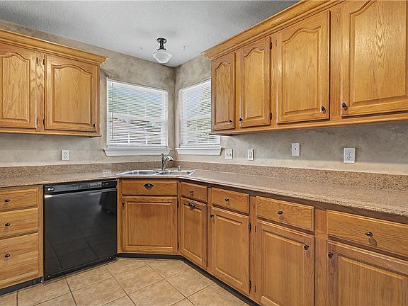5th image of 1821 N Cannondale Dr