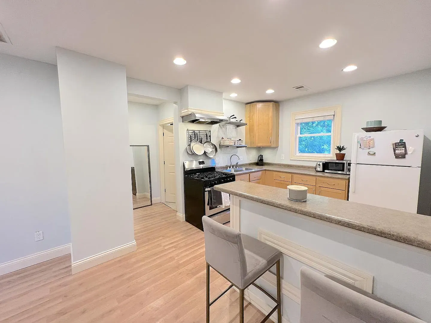 2 bed, 1600 sqft, $1,800 — Photo 3