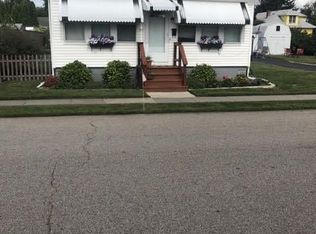 135 Washington St, Warwick, RI 02888