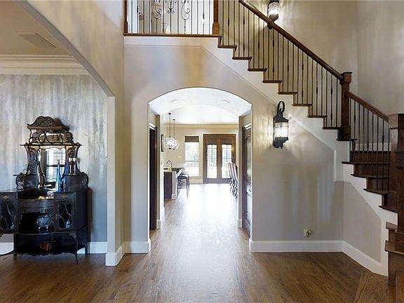 4th image of 3228 Clubview Dr