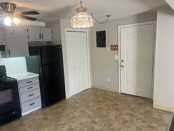 4th image of 6820 Plaza Dr APT 10