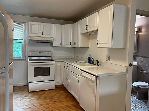 2nd image of 63 Deming Rd #63B