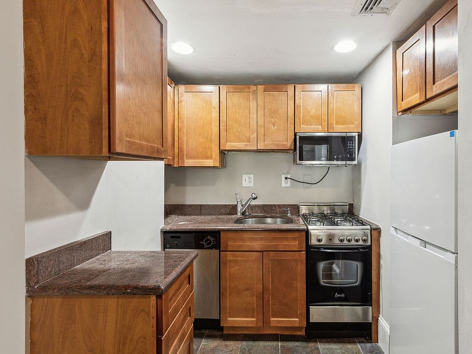 1st image of 1931 Chestnut St APT 4