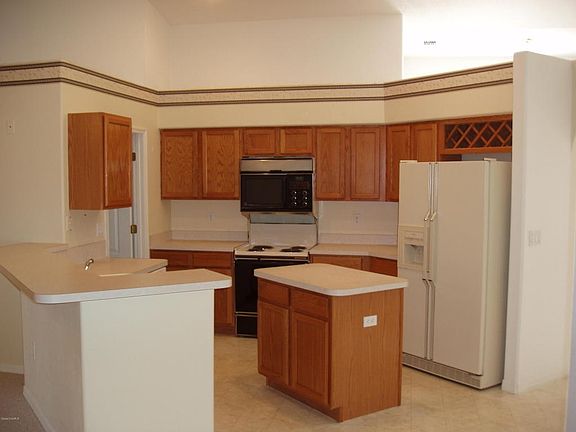 Kitchen Breakfast Bar & Island