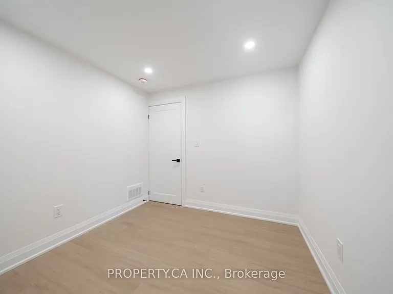344 Highfield Rd #LOWER — Photo 10