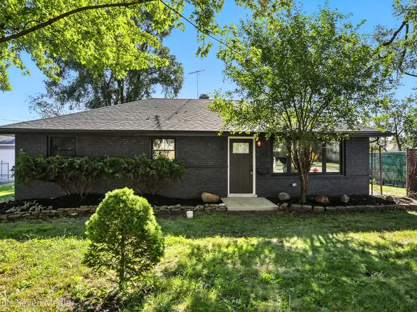 8053 S Newland Ave, Burbank, IL 60459