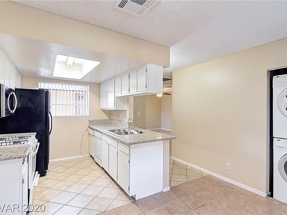 4th image of 409 N Lamb Blvd