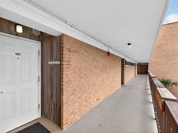 3rd image of 14810 Windward Dr Unit 402